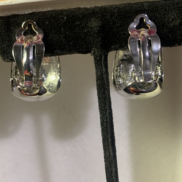 CONTURE NEW YORK Clip On Earrings - Picture 3 of 6